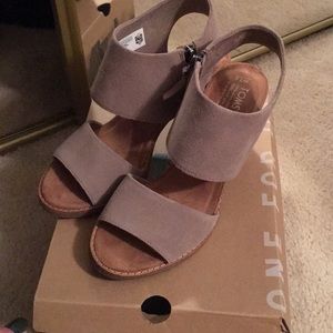 Toms heels brand new